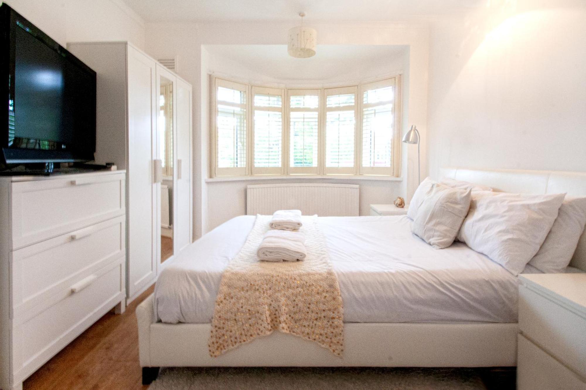Beautiful 4 Bedroom With Garden Sleeps 10 Londres